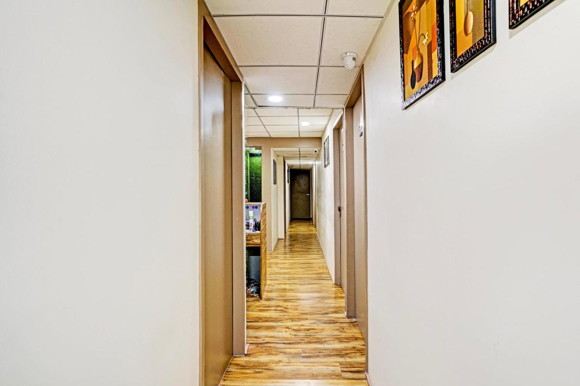 Super Collection O Vesu Surat Formerly Hotel Signature Екстериор снимка